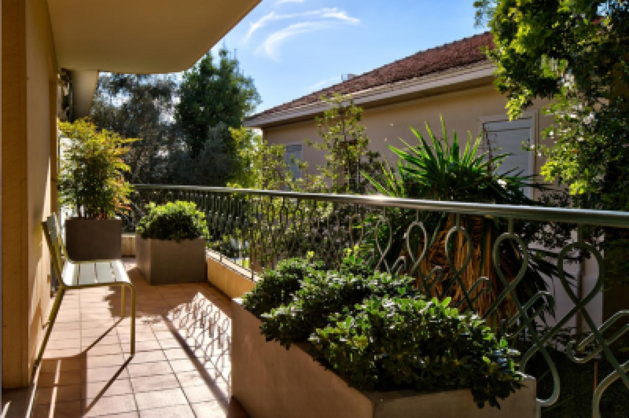 One Bed Just Minutes Walk From The Croisette And The Palais In A Secure 1693 Cannes